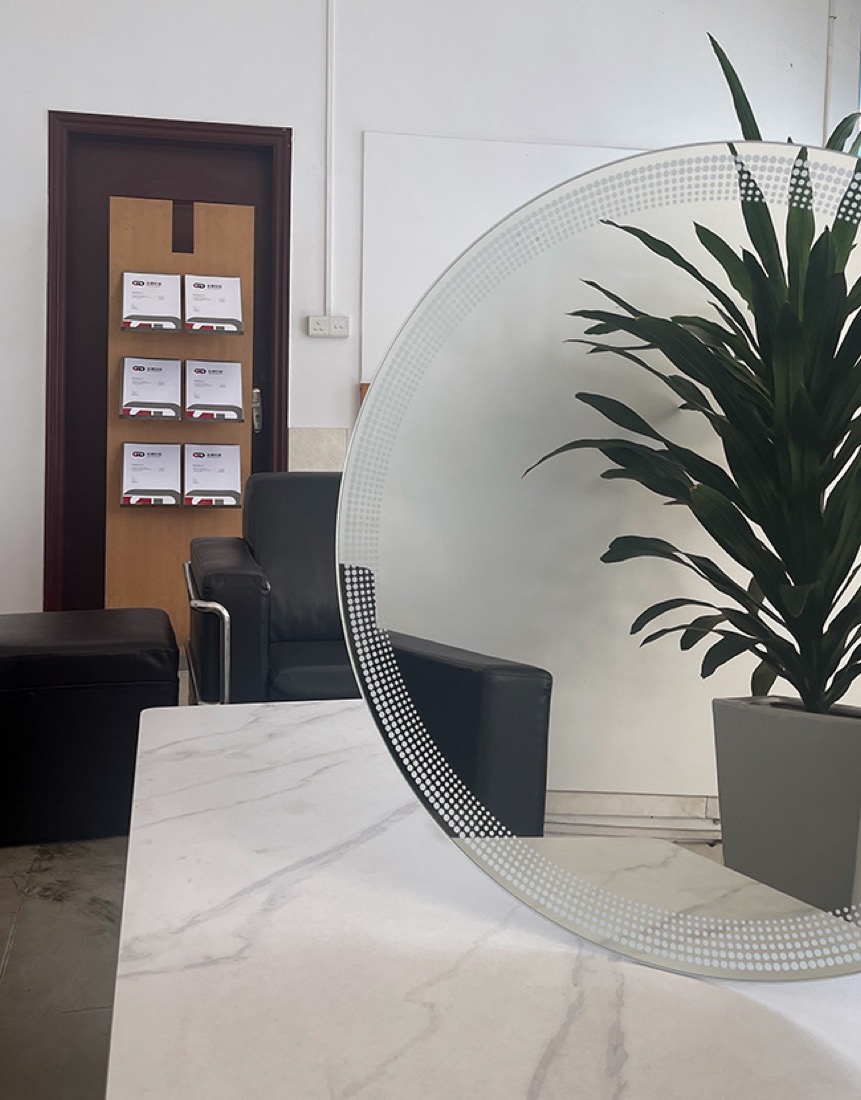 Laserbearbeitete Glasprobe, gefertigt auf einer Maschine von Glass Lasers